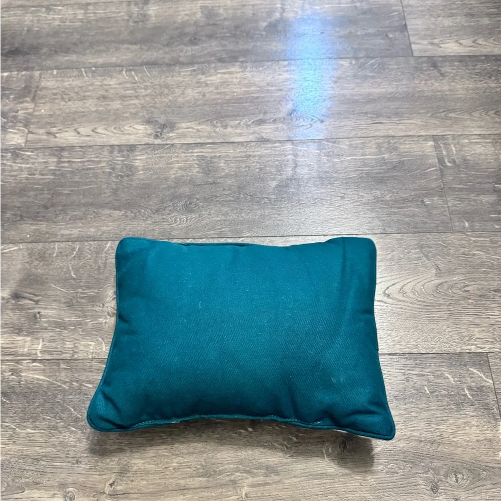 Small Decorative Throw‎ Pillow